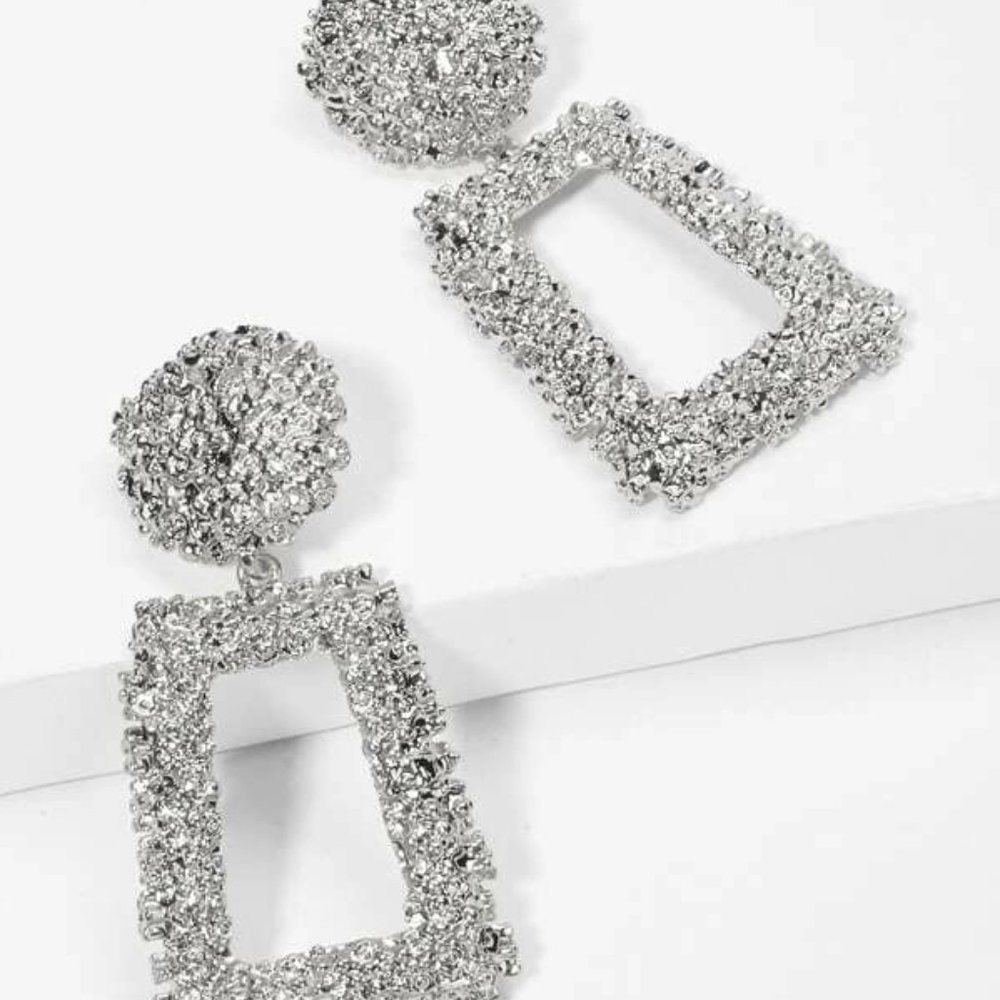 🎉 4 FOR $15 Jewelry Drop Earrings Black Silver or Gold